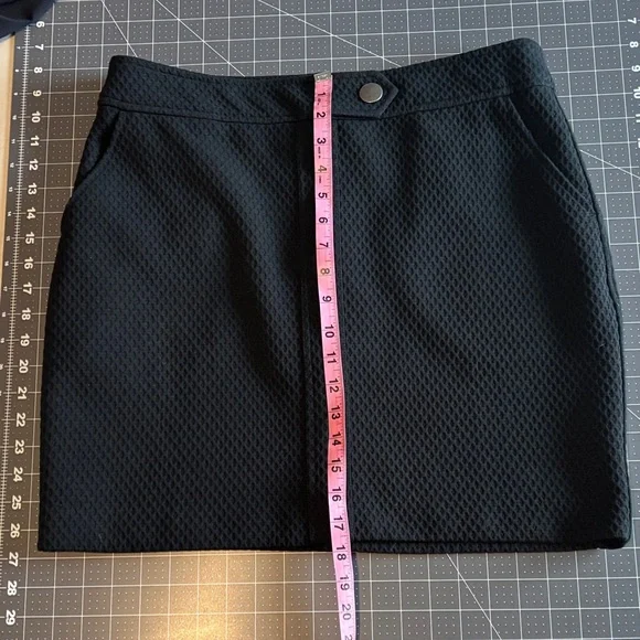 Banana Republic Black Textured Mini Skirt - Picture 4 of 5